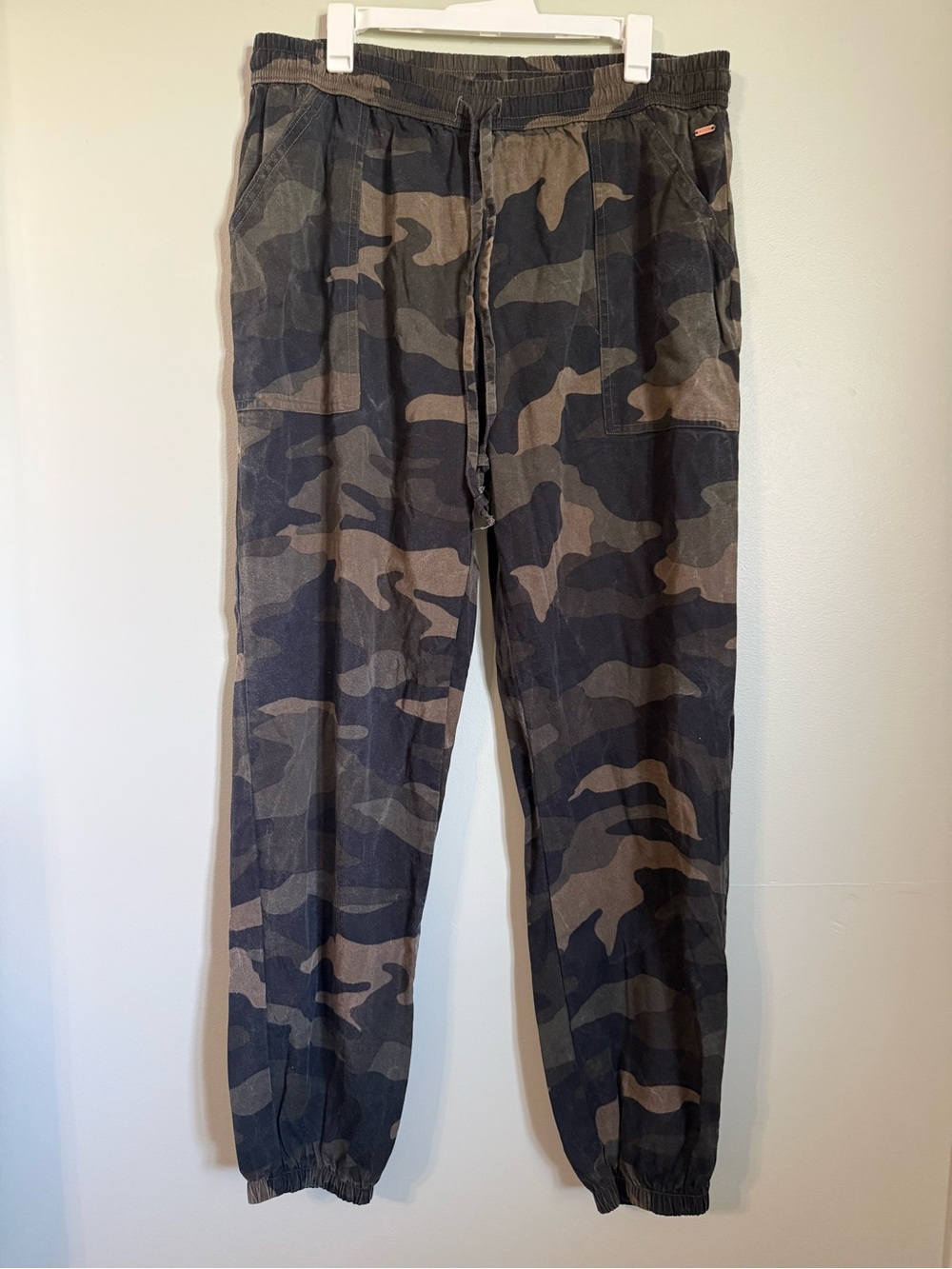 PINK Victoria's Secret Men's Camo Jogger Pants - Olive & Black